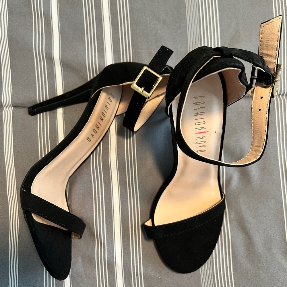 Fashion Nova Black Pumps